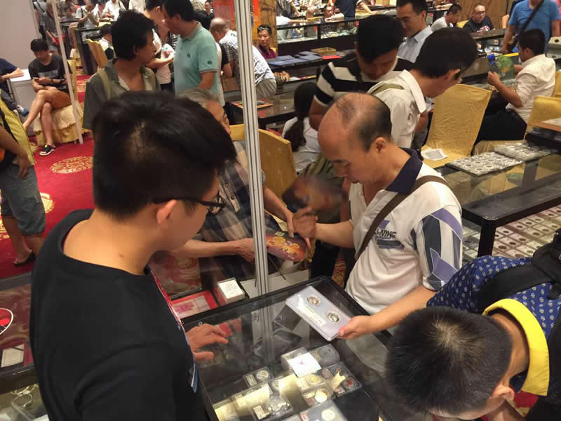 上海中金國(guó)衡送評(píng)中心參展2017第四屆中國(guó)錢幣收藏博覽會(huì)