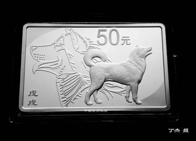 生肖狗年金銀幣上的防偽微縮文字你發(fā)現(xiàn)了嗎？