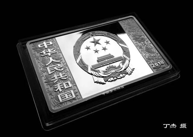 生肖狗年金銀幣上的防偽微縮文字你發(fā)現(xiàn)了嗎？